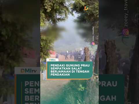 Pendaki Gunung Prau Sempatkan Salat Berjamaah di Tengah Pendakian