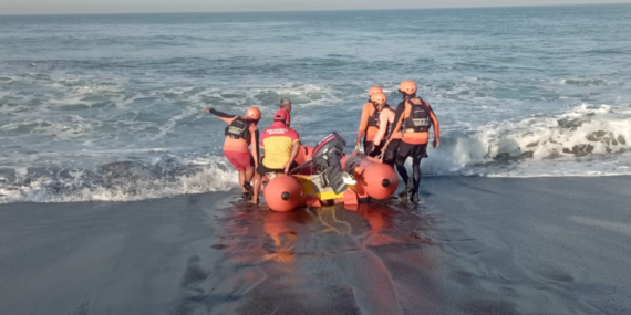 Tim SAR Cari Remaja yang Hilang Terseret Ombak di Pantai Pererenan Bali