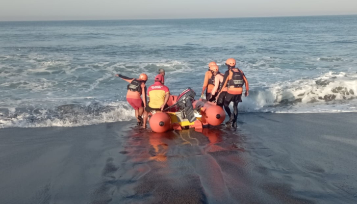 tim-sar-cari-remaja-yang-hilang-terseret-ombak-di-pantai-pererenan-bali