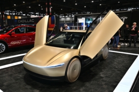 tesla-mengatakan-sedang-membangun-robotaxi-yang-dapat-diakses-kursi-roda