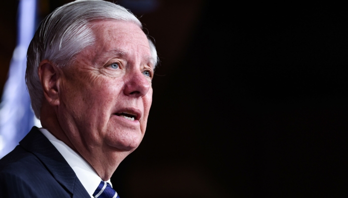 ada-teori-konspirasi-yang-tak-ada-habisnya-tentang-kematian-lindsey-graham