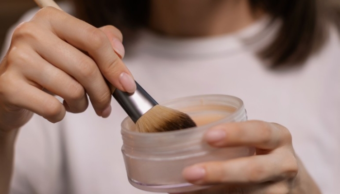 dicoba!-ini-6-rekomendasi-loose-powder-dari-brand-lokal