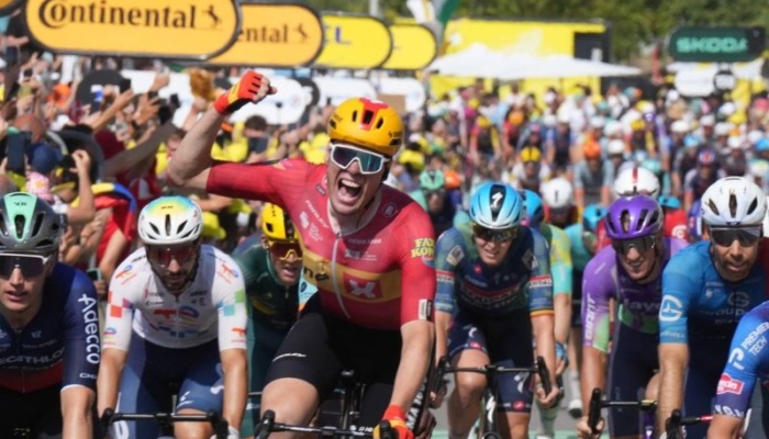waerenskjold-rebut-kemenangan-perdana-di-etape-ke-11-tour-de-france