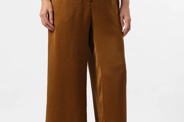 7-rekomendasi-brand-celana-bahan-yang-nyaman-buat-kerja