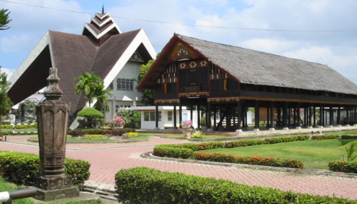 jejak-sejarah-di-museum-aceh,-rumah-tradisional-yang-menjadi-pusat-memori-tanah-rencong