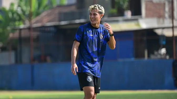 dua-eks-persib-bandung-ini-jadi-senjata-baru-arema-fc-lewat-lemparan-jauh