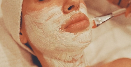 7 Alasan Wajah Perlu Facial, Ini Manfaat yang Perlu Dipahami