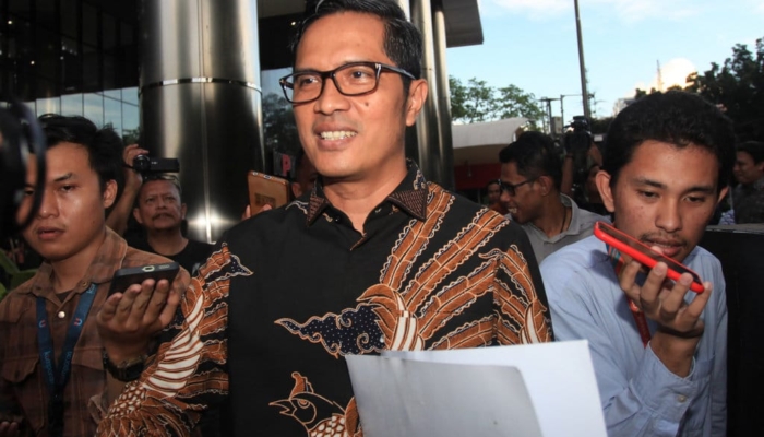 febri-diansyah-jadi-pengacara-eks-jampidsus-febrie-adriansyah