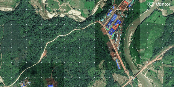 Gambar Satelit Mengungkapkan Bagaimana Dugaan Senyawa Penipuan Muncul Tiba-tiba