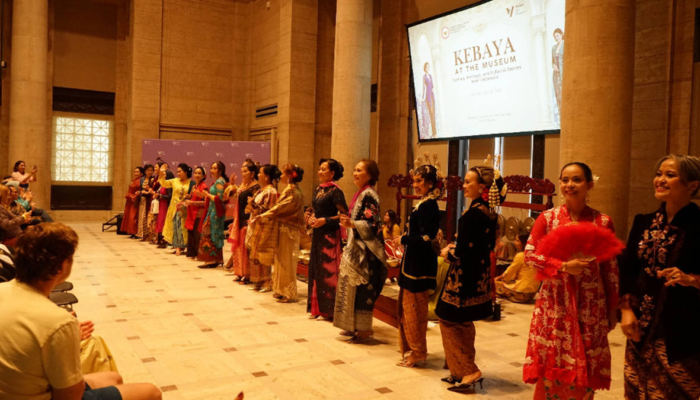 tak-cuma-ngetren-di-dalam-negeri,-kebaya-juga-sukses-pukau-publik-san-fransisco