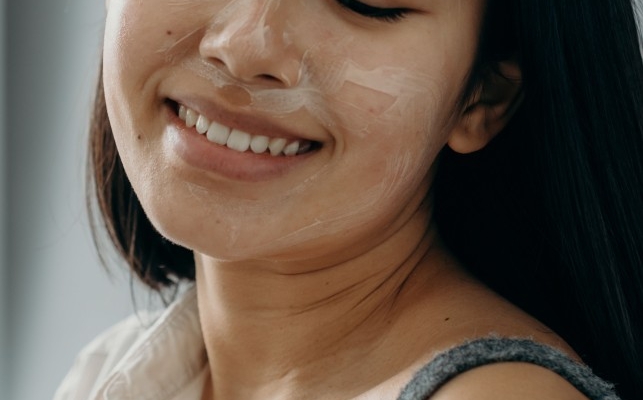 6-kandungan-moisturizer-untuk-menghilangkan-bekas-jerawat