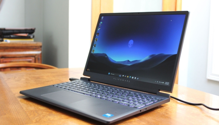 alienware-15-gaming-laptop-review:-hedging-its-bets