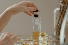 6-cara-melakukan-perfume-layering-agar-wangi-tahan-lama