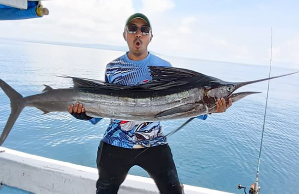 keseruan-btn-fishing,-trip-laut-spot-tanjung-lesung,-strike-marlin,-tuna,-gt,-kerapu,-kakap-merah