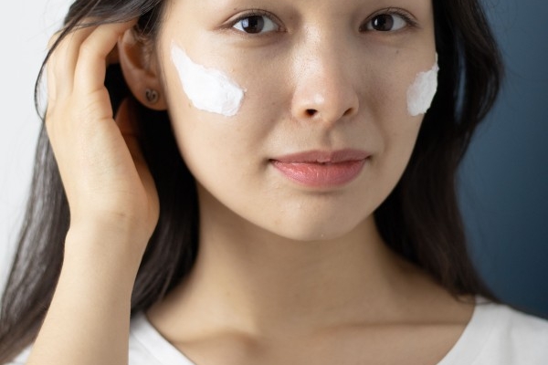 6-manfaat-vitamin-c-serum-untuk-kulit-wajah