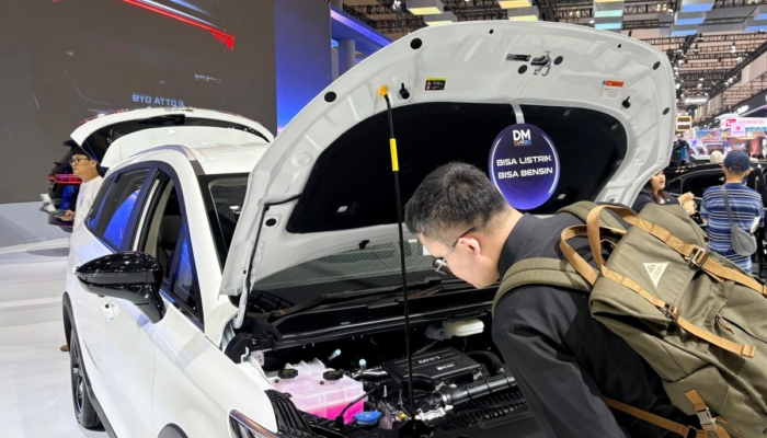 mengenal-teknologi-dual-mode,-memungkinkan-mobil-listrik-bisa-diisi-bensin