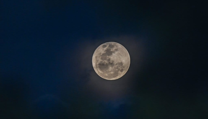 kenapa-roket-spacex-tabrak-bulan?-ini-penyebab-dan-dampaknya