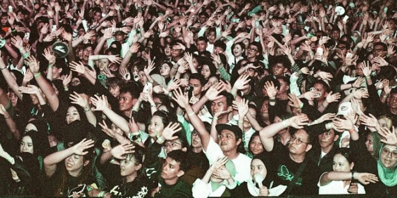 Stage Photographer Martinus Ragita Dives into the World of Lomography