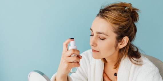 5 Rekomendasi Brand Setting Spray agar Makeup Tahan Lama