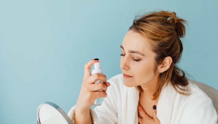 5-rekomendasi-brand-setting-spray-agar-makeup-tahan-lama