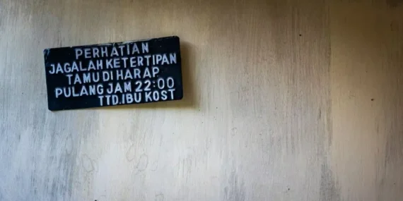 Pemilik kos nggak problematik, fasilitas yang seharusnya tercantum dalam brosur