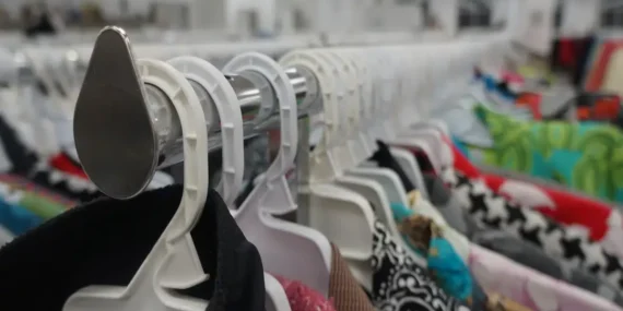 Larang thrifting boleh saja, asal baju lokal harganya nggak bikin puasa seminggu