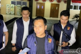 olah-tkp-sekolah-di-pondok-pinang,-puslabfor-polri-amankan-30-item-terkait-temuan-senjata