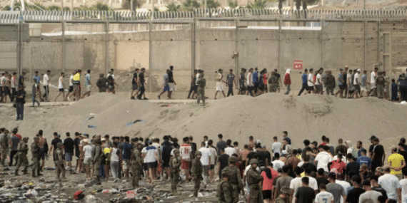 Komunitas Agama Unjuk Rasa Tuntut Solusi Krisis Migran Ceuta