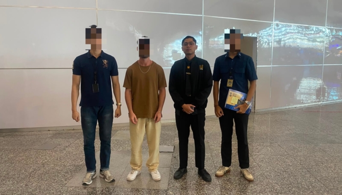 buka-agen-wisata-ilegal-lewat-medsos,-pria-keturunan-israel-dideportasi-dari-bali