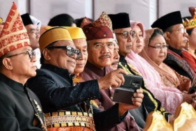 10-baju-adat-laki-laki-yang-simple-untuk-upacara-hut-ri