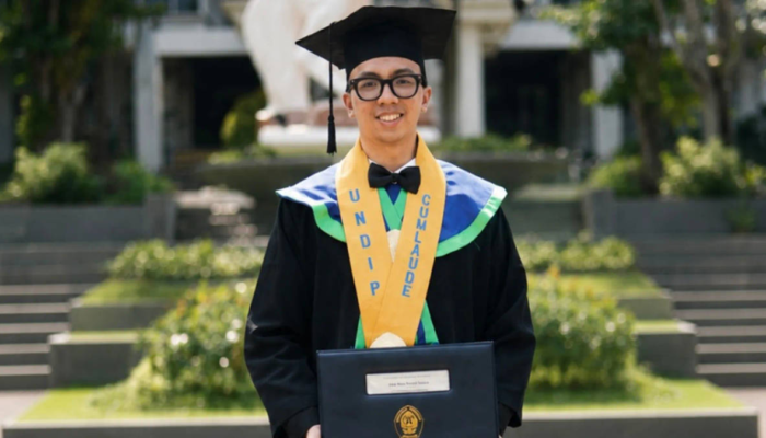 umurnya-baru-22-tahun,-aqsa-lulusan-magister-fk-undip-kantongi-ipk-sempurna