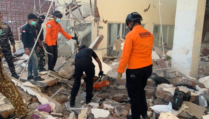 update-gempa-ntt:-47-meninggal,-tim-sar-terus-lakukan-pencarian