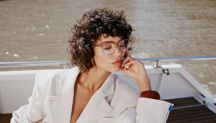 linda-farrow-hadirkan-koleksi-“water’s-edge”-di-optik-seis