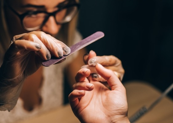 mudah!-6-cara-melepas-gel-nail-art-yang-bisa-kamu-lakukan