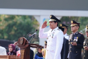 tak-ada-tenda-vip-saat-upacara-hut-ri,-bupati-lucky-hakim-ajak-pejabat-berjemur-2-jam
