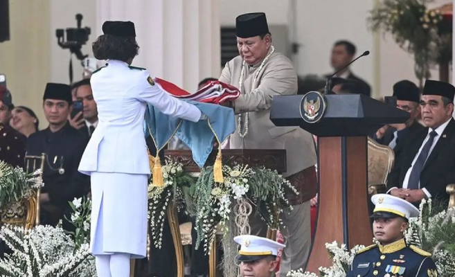presiden-prabowo-apresiasi-kelancaran-upacara-penurunan-bendera-hut-ke-81-ri