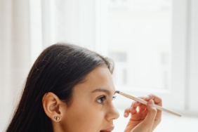 mudah!-ini-7-tips-makeup-untuk-wajah-bulat
