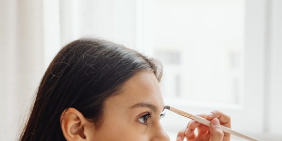 Mudah! Ini 7 Tips Makeup untuk Wajah Bulat