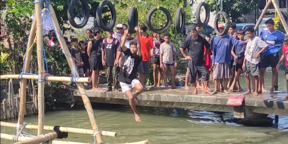Kemeriahan HUT ke-81 RI: Warga Sidoarjo Gelar Lomba Ninja Warrior Kampung Berhadiah Perabot Rumah