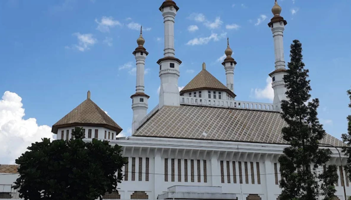 masjid-agung-tasikmalaya,-masjid-dengan-gaya-neoklasik-yang-berdiri-sejak-1888