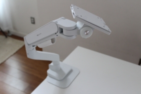 the-4-best-monitor-arms-to-clear-up-your-desk-space-(2026)