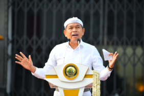 kdm-serahkan-bantuan-untuk-korban-gempa-ntt