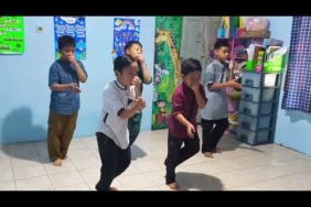 Latihan tari kicau mania TPQ laskar pelangi