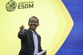 bahlil-berkelakar-soal-warna-partai-di-program-plts-100-gwp