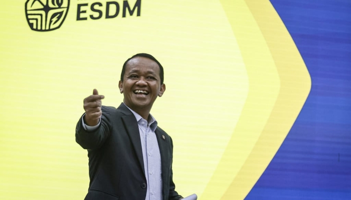bahlil-berkelakar-soal-warna-partai-di-program-plts-100-gwp