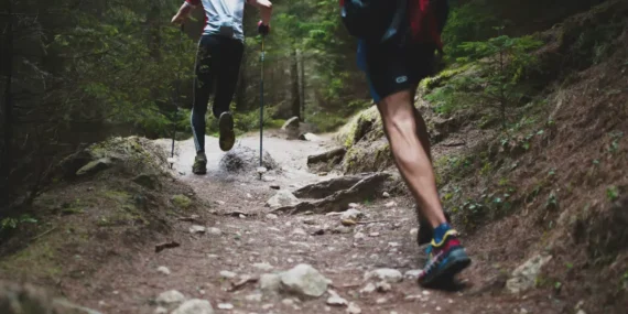 Yang perlu kamu ketahui tentang trail run, olahraga lari yang nggak bikin bosen
