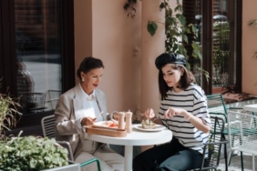stylish!-ini-6-inspirasi-outfit-brunch-yang-feminin