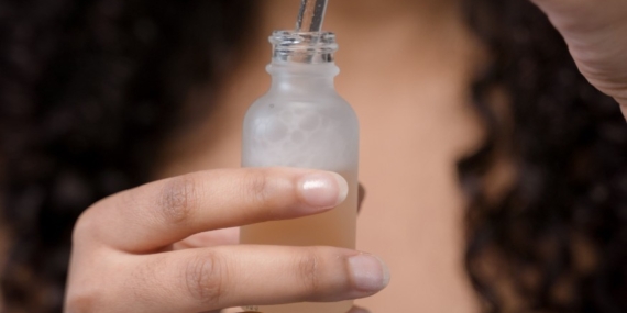Anti Rusak! Ini 6 Rekomendasi Brand Hair Serum Terbaik