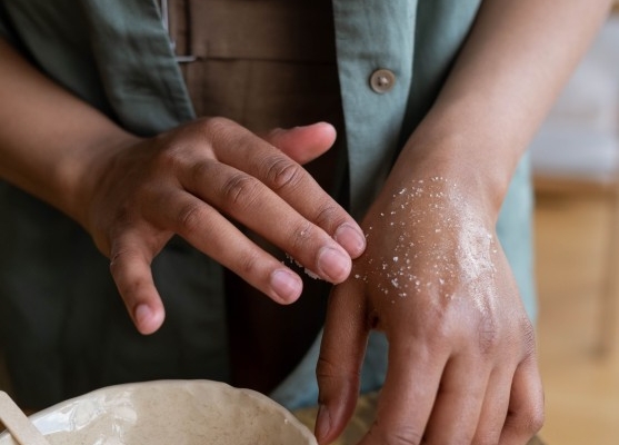 hindari!-ini-5-kesalahan-menggunakan-body-scrub