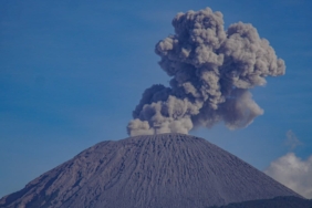 gunung-semeru-21-kali-erupsi-selama-enam-jam-jumat-hari-ini